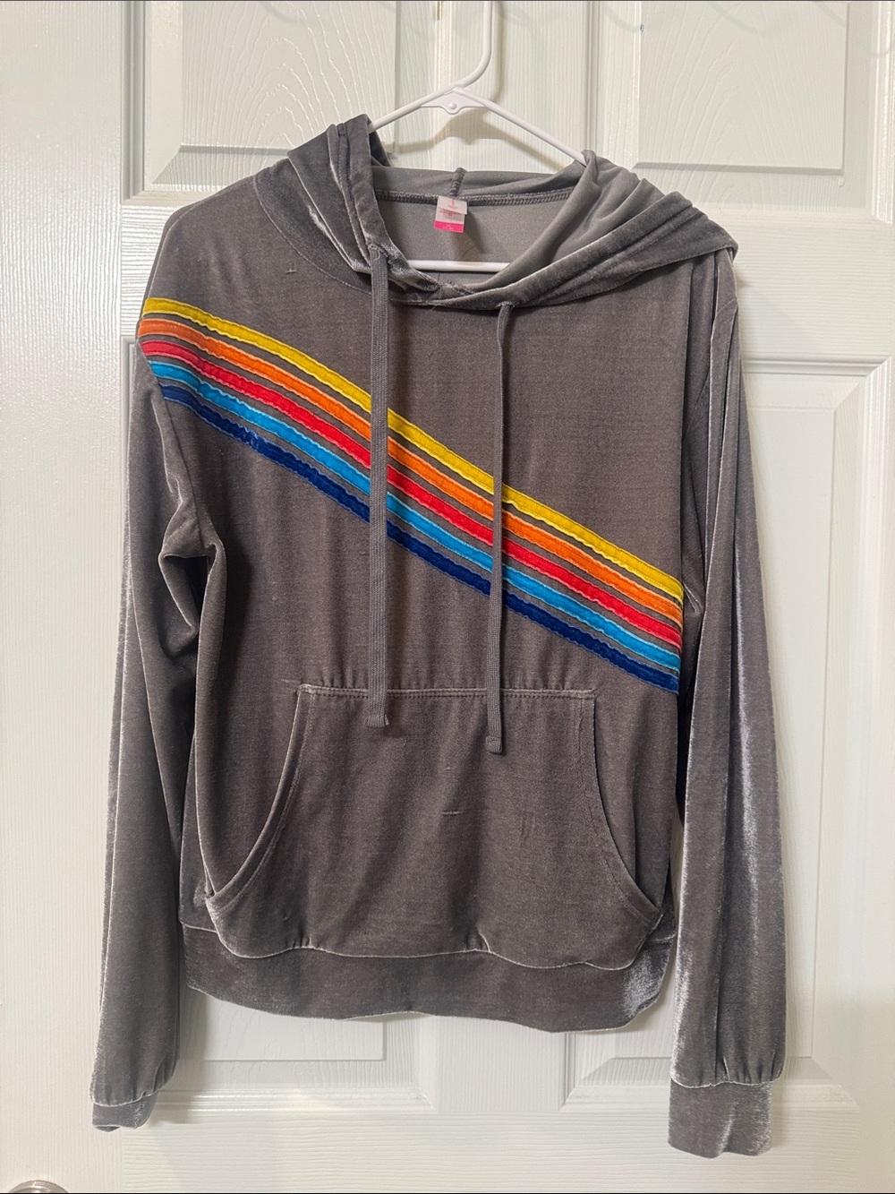 No Boundaries Gray Pullover Top with Pink Size Tag